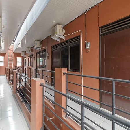 Hotel Reddoorz Syariah Near Siloam Hospitals Bulak Kapal à Bekasi Extérieur photo